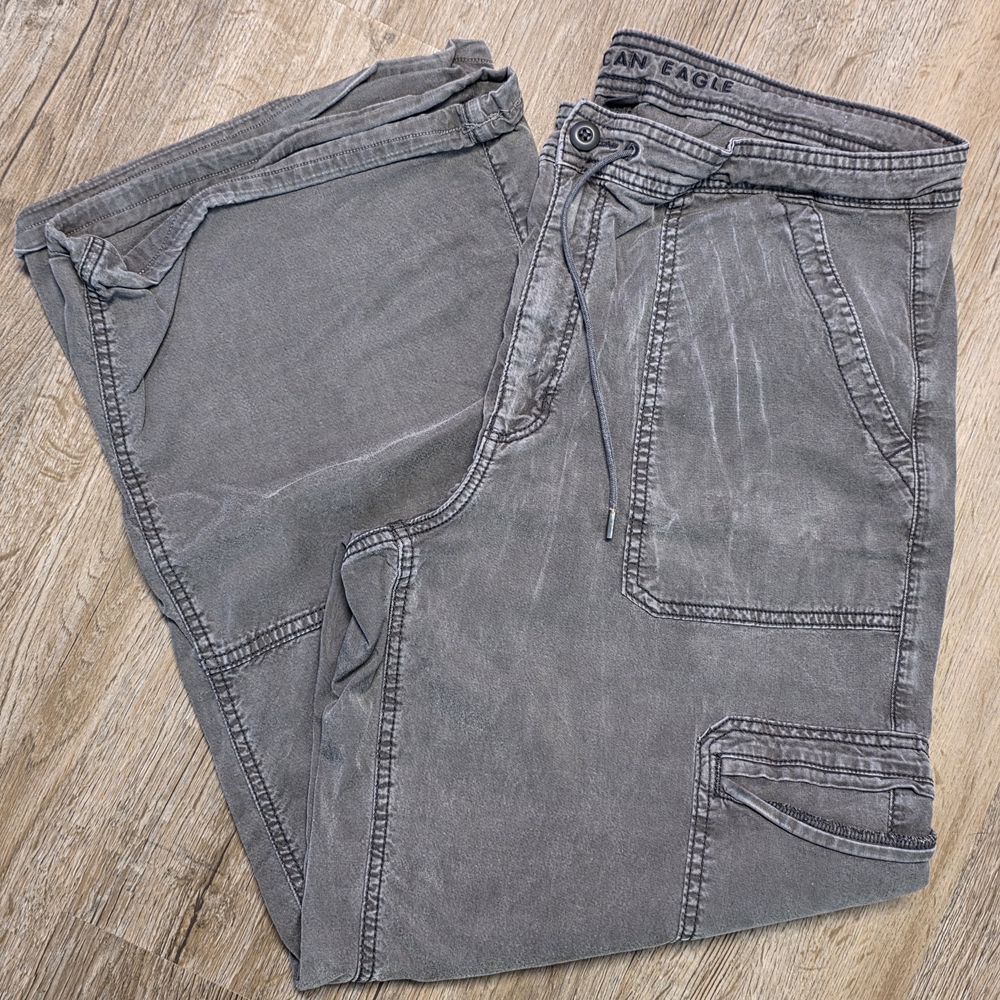 American Eagle Outfitters Wide Leg Baggy Cargo Pants